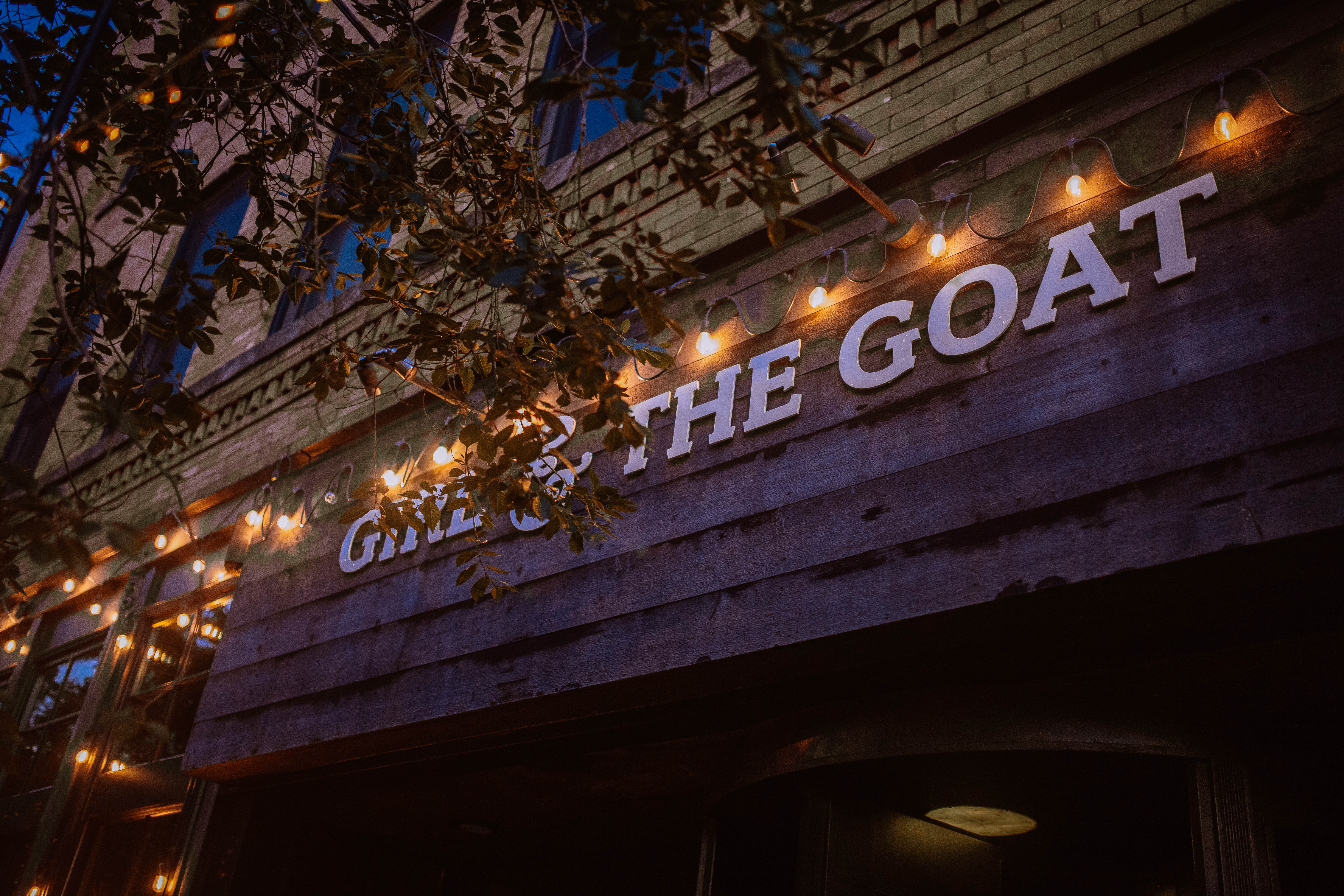 Where to eat in chicago: the Girl and the Goat is a must try!