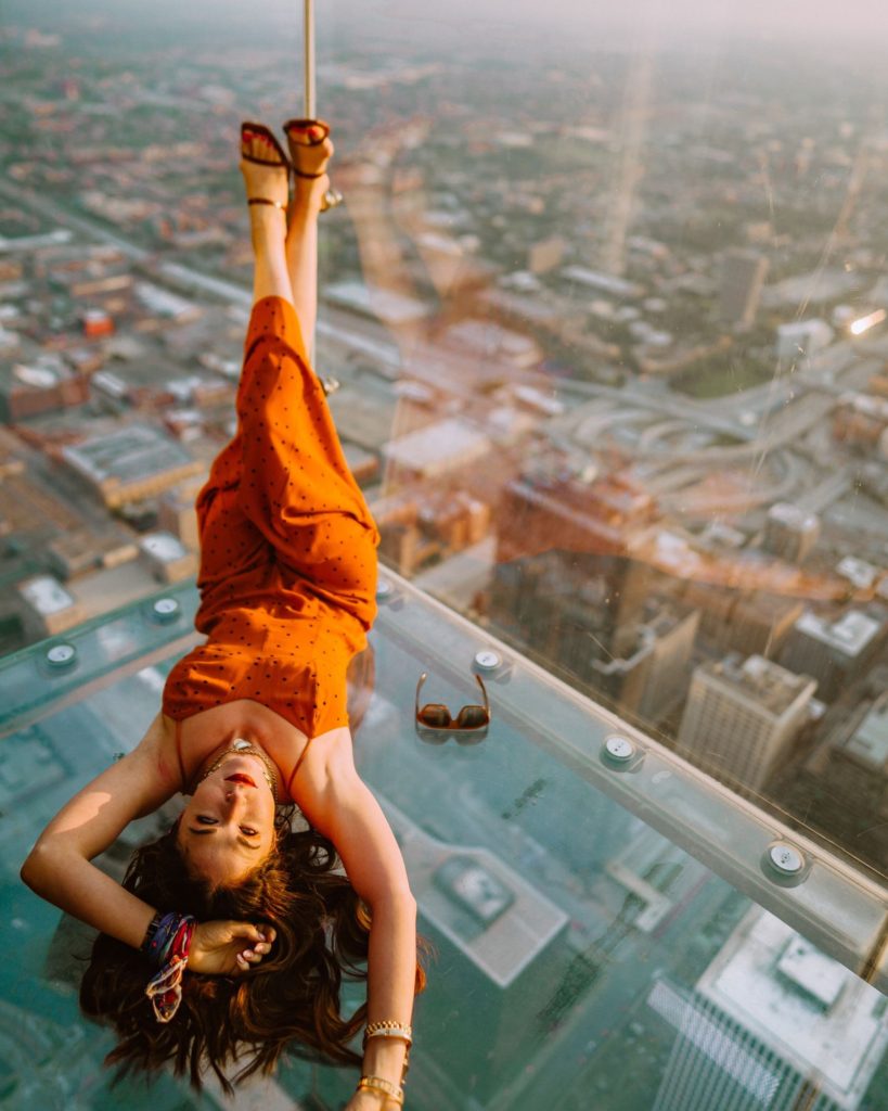 Girl posting on Chicago's skydeck ledge